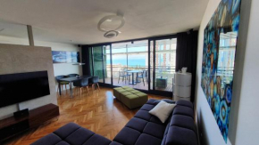 BoB Luxury Design & Sea View Apartment